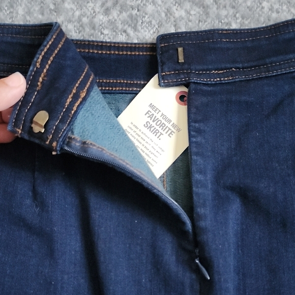 Lands' End Dark Wash Denim Pencil Skirt with Patch Pockets Sz 12 Casual Modest - Picture 4 of 10